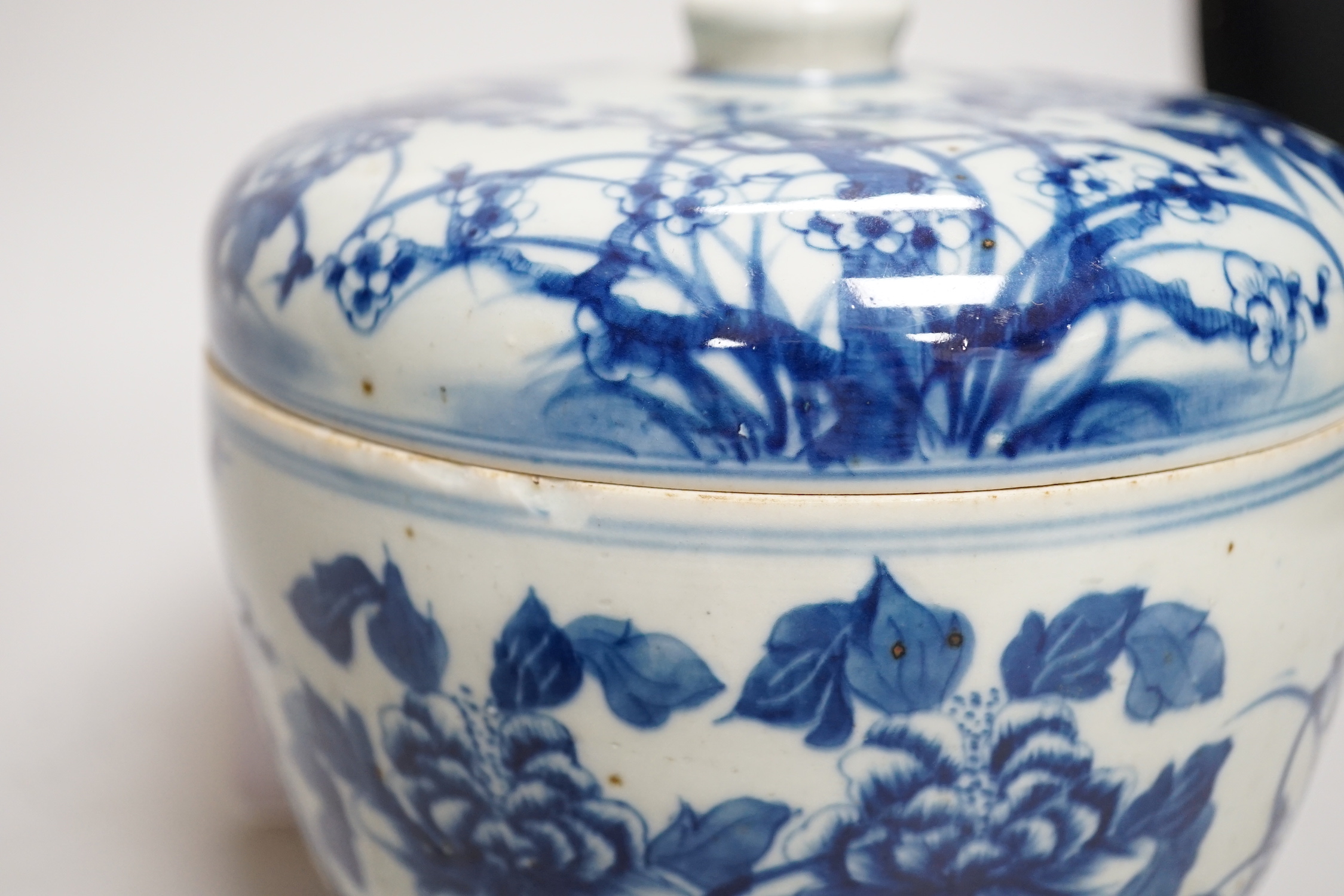 A large Chinese blue and white jar and cover, a similar jar and cover and a dish, large jar and cover, 16cm high